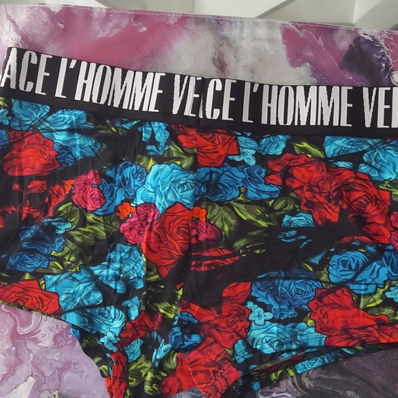 Versace Trunk - Picture 5 of 9